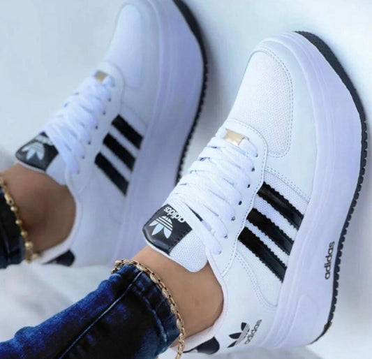 Adidas 2025 – Confort Léger et Style Polyvalent